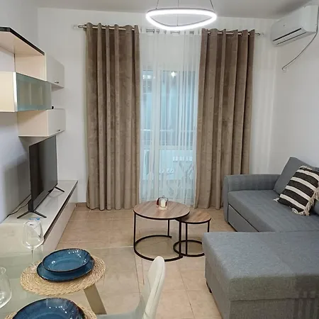 Zena Plazh * Durrës